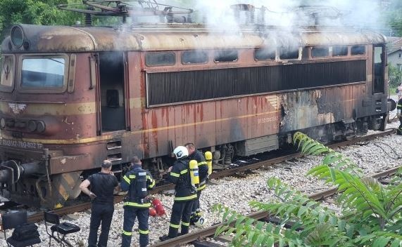Товарен влак се е запалил при преминаване през мездренското село